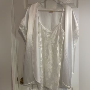 Intimate Moods Nightgown and Robe, Women’s Size Medium
